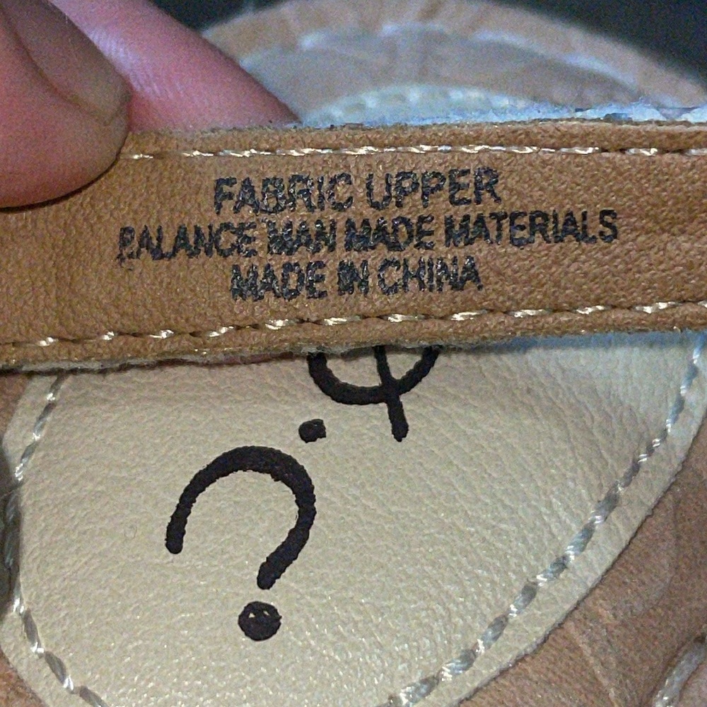 BOC Corey White gold loop toe flat sandals - Picture 5 of 9